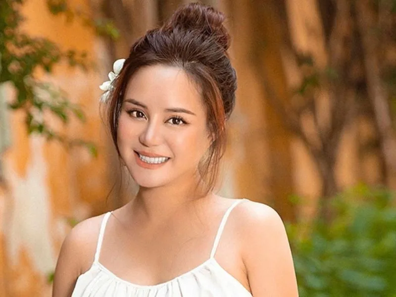 tieu su ca si vy oanh su nghiep am nhac doi tu va cuoc song hien tai