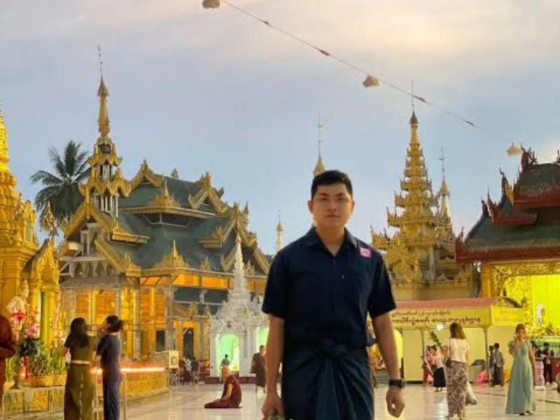 trang phuc truyen thong myanmar khi ban sac dan toc duoc det thanh hinh hai